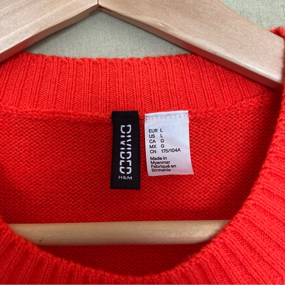 Colourful H&M size L vest. 50%
acrylic, 50% polyester - Picture 3 of 3